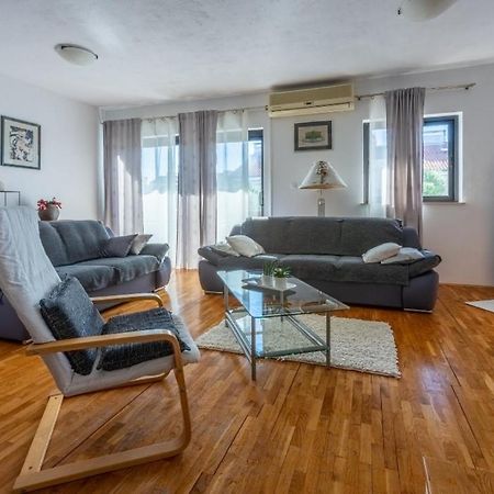 Apartmani Deleut Нови Винодолски Екстериор снимка