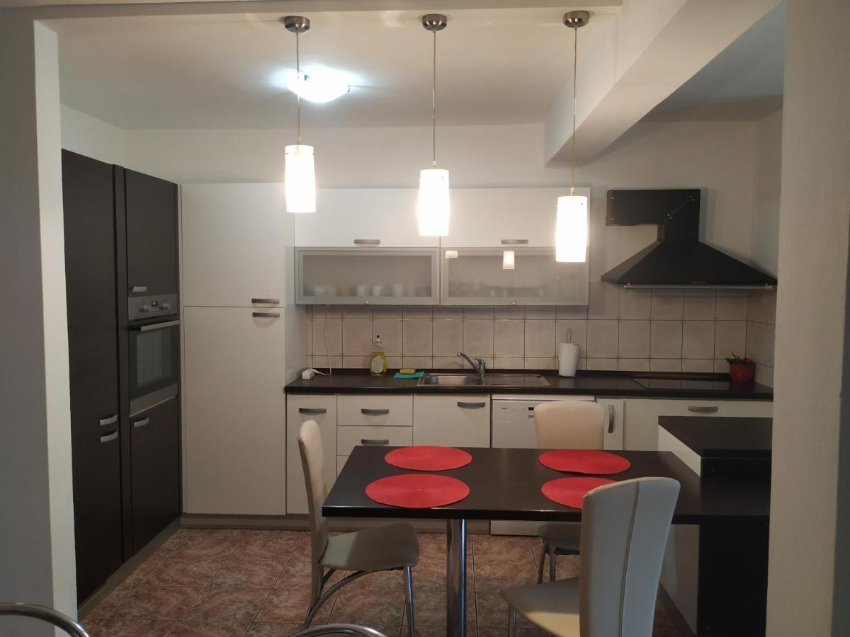 Apartmani Deleut Нови Винодолски Екстериор снимка