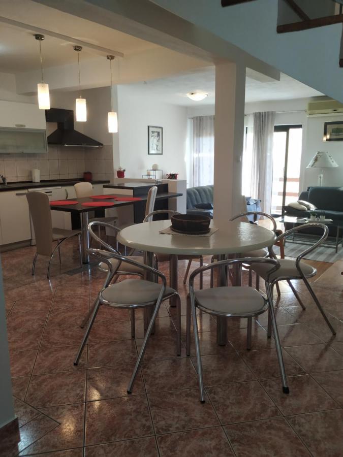 Apartmani Deleut Нови Винодолски Екстериор снимка