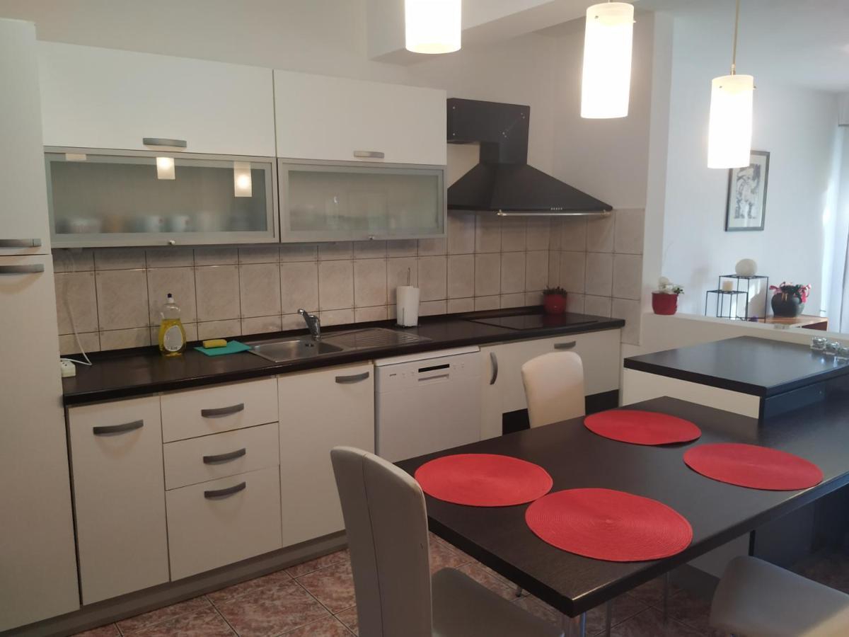 Apartmani Deleut Нови Винодолски Екстериор снимка
