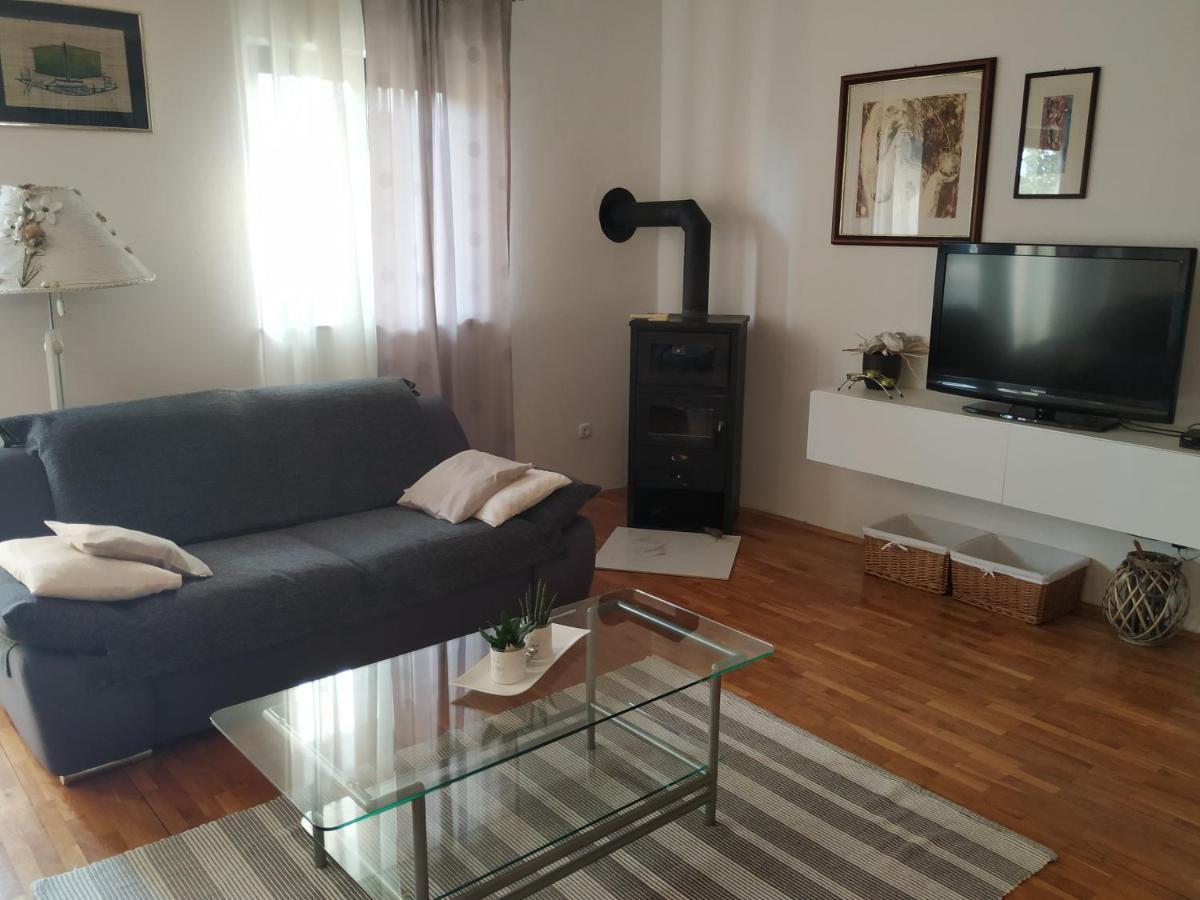 Apartmani Deleut Нови Винодолски Екстериор снимка