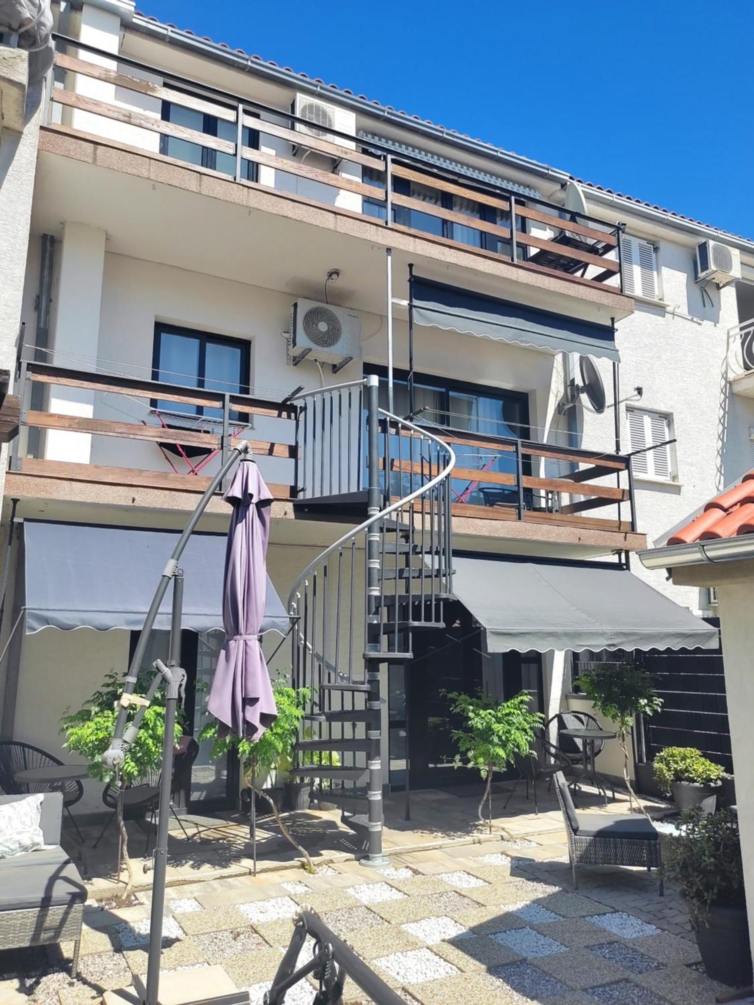 Apartmani Deleut Нови Винодолски Екстериор снимка