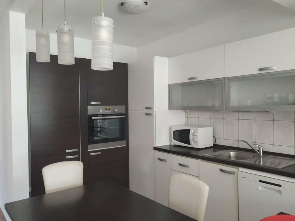 Apartmani Deleut Нови Винодолски Екстериор снимка