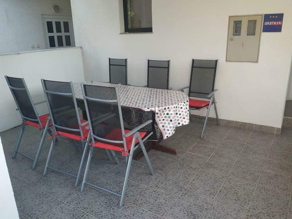 Apartmani Deleut Нови Винодолски Екстериор снимка